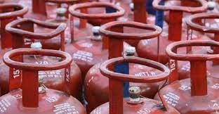 Big relief for LPG customers, commercial cooking gas price cut by Rs 115.50