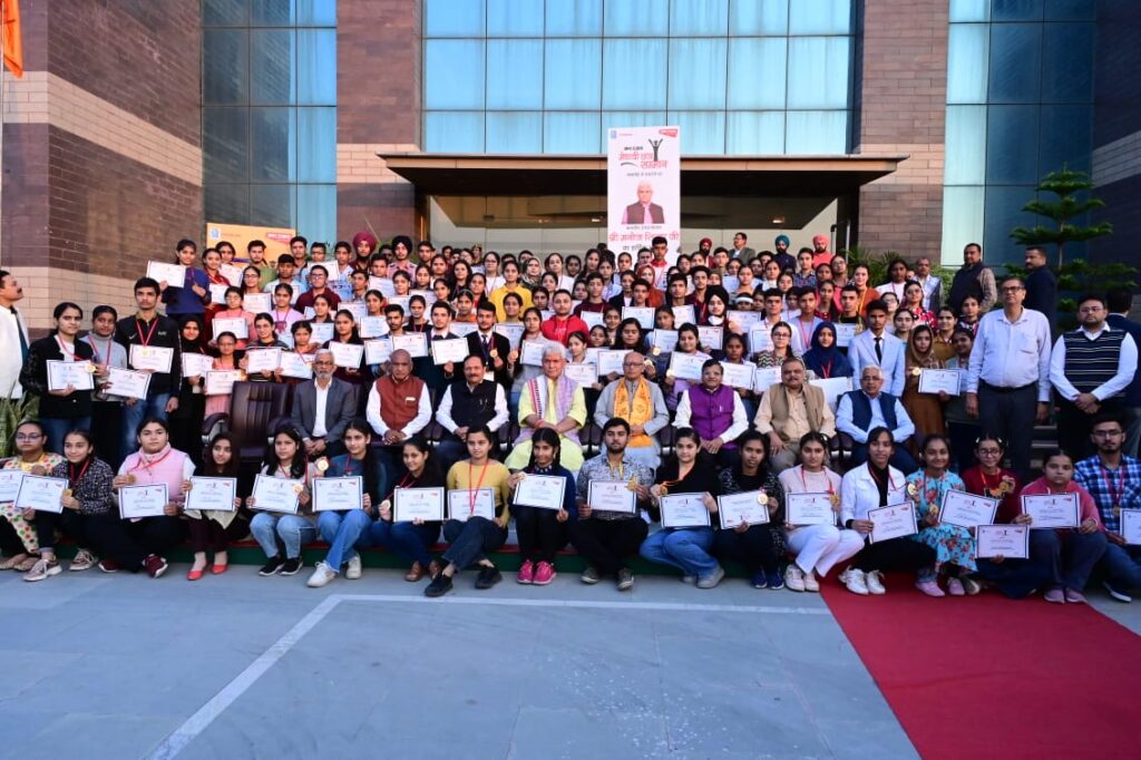 Lt Governor attends Amar Ujala’s 'Meritorious Students Award' function in Jammu