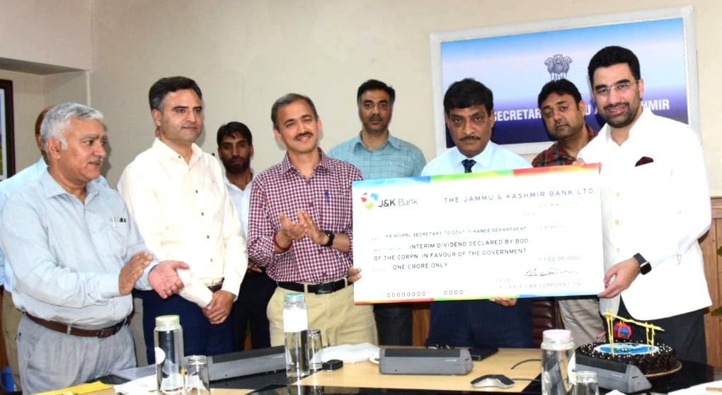 JKCCC presents dividend cheque of ₹ 1.0 Cr to CS