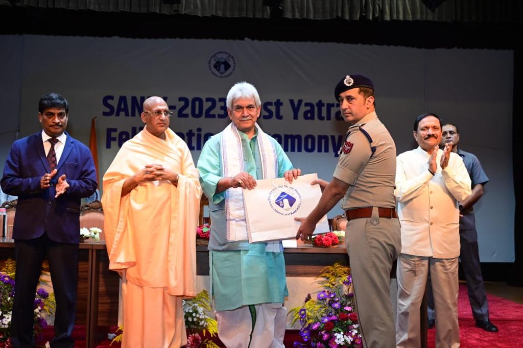 LG felicitates officers of Civil Admin, JKP, Army, Air force, CAPFs, NDRF, SDRF, SASB & service providers deployed for Amarnath Yatra-2023