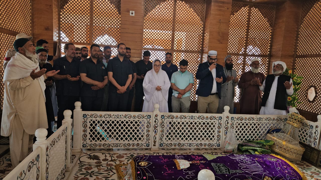 Dr. Andrabi Pays Homage at Sufi Shrine, Highlights Peaceful Transformation in J&K