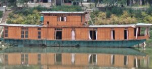 Dongae: Srinagar's Floating Gem