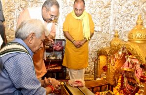 LG Manoj Sinha Pays Obeisance at Daati Maa Dev Sthan, Reaffirms Focus on Border Area Development