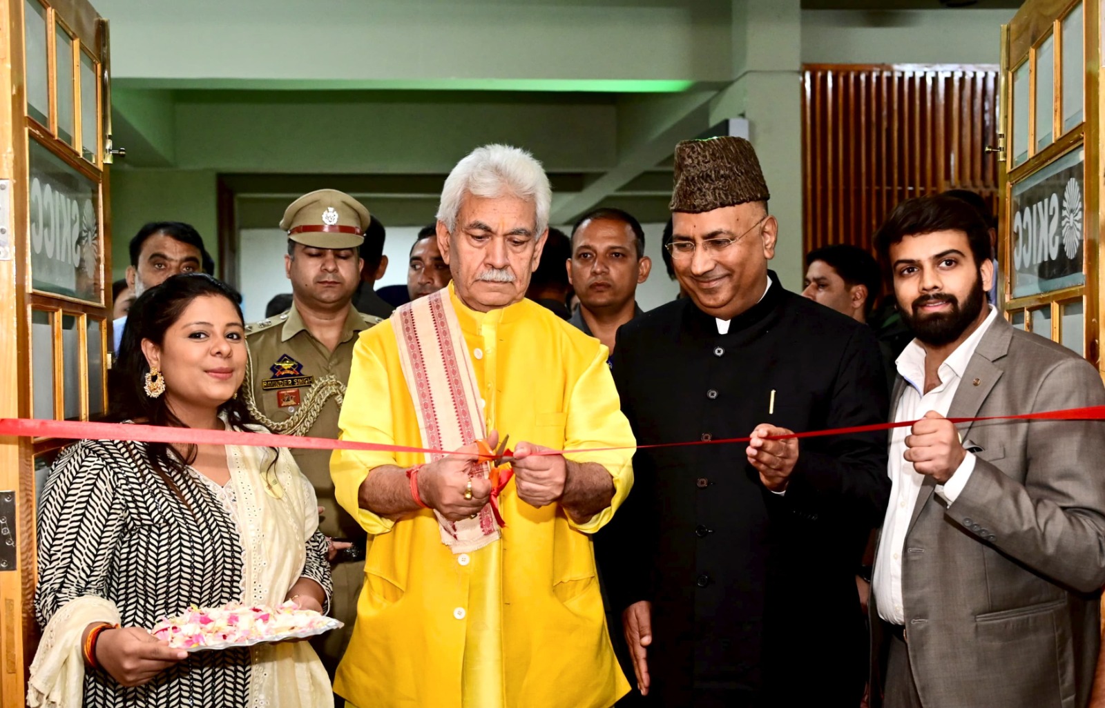 Lieutenant Governor inaugurates 'Bharat Sanrachna J&K 2025' Exhibition and Public Outreach Initiative at Srinagar