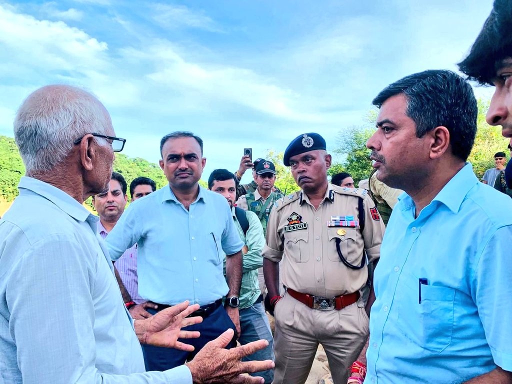 Div Com, IGP Jammu visit cloudburst, flash-flood affected areas of Kathua